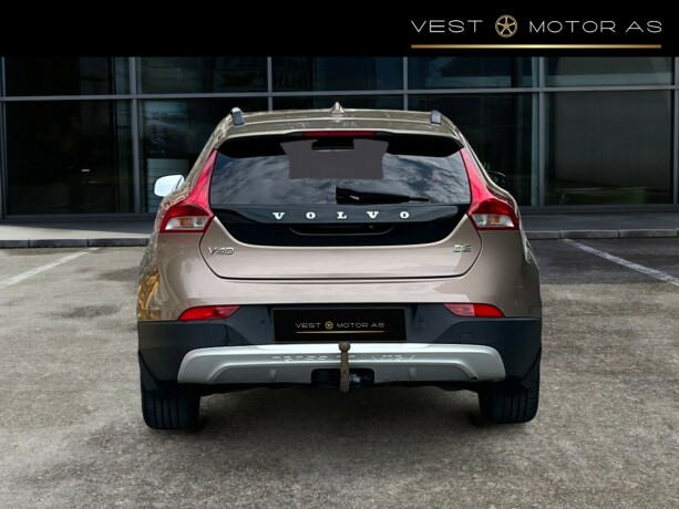 volvo-v40-cross-country-diesel-2013-big-5