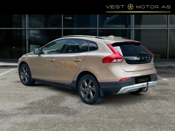 volvo-v40-cross-country-diesel-2013-big-4