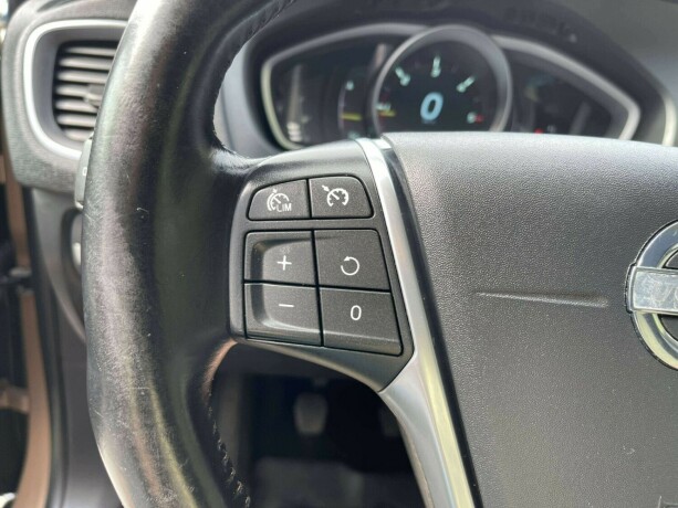 volvo-v40-cross-country-diesel-2013-big-14