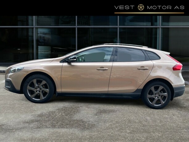 volvo-v40-cross-country-diesel-2013-big-3