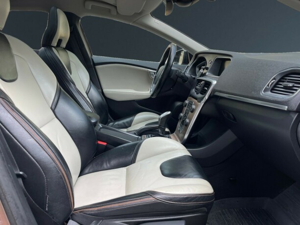 volvo-v40-cross-country-diesel-2013-big-11