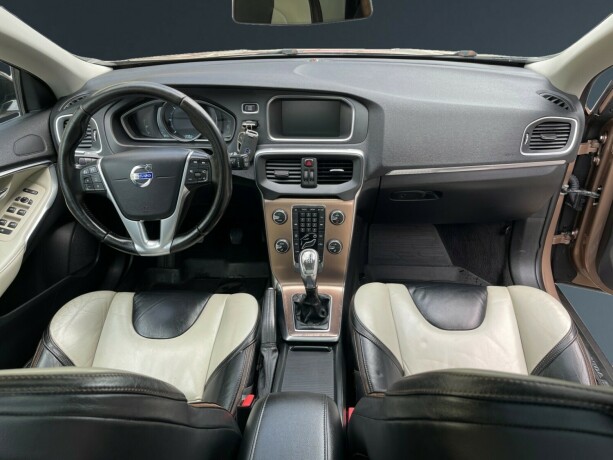 volvo-v40-cross-country-diesel-2013-big-13