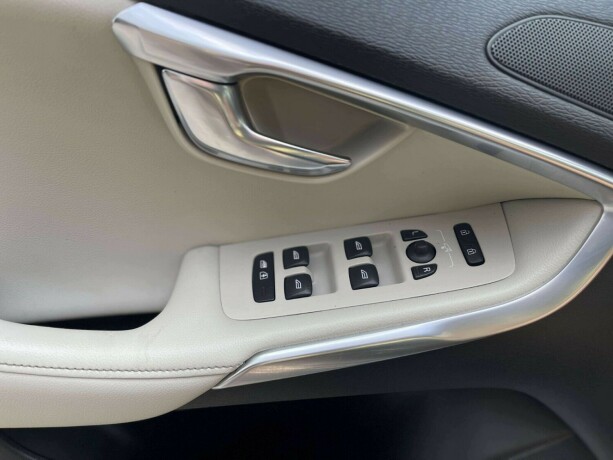 volvo-v40-cross-country-diesel-2013-big-23