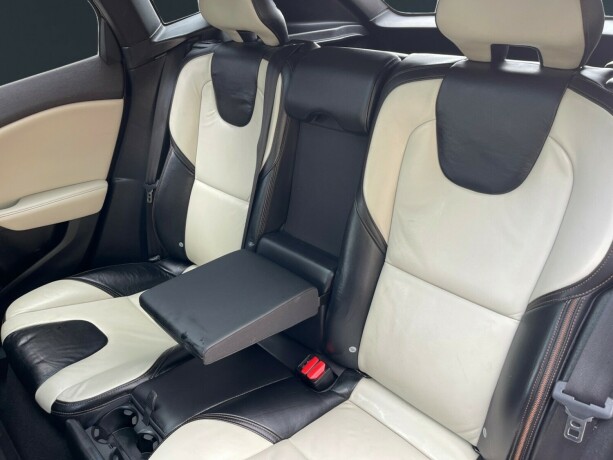 volvo-v40-cross-country-diesel-2013-big-10