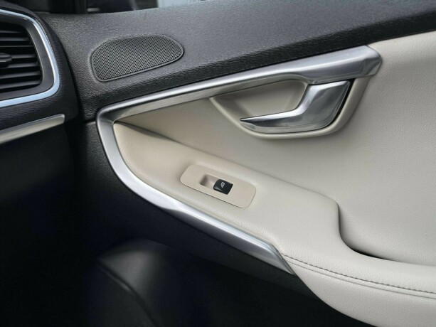 volvo-v40-cross-country-diesel-2013-big-24