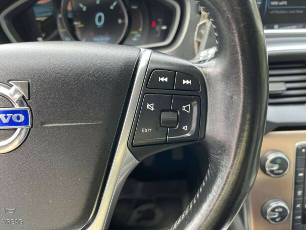 volvo-v40-cross-country-diesel-2013-big-15