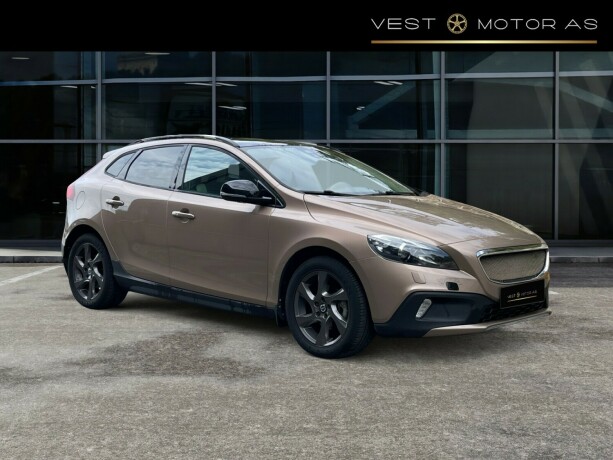 volvo-v40-cross-country-diesel-2013-big-0
