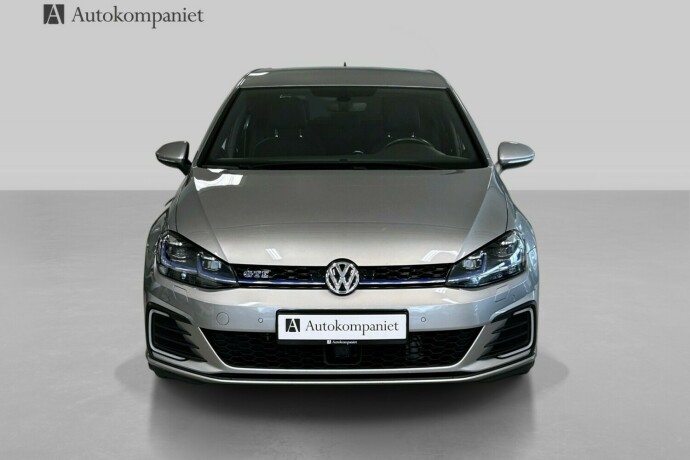volkswagen-golf-elektrisitetbensin-2019-big-1