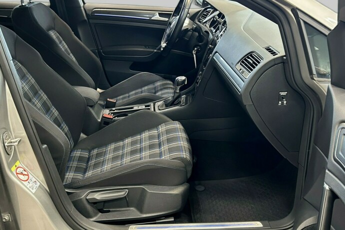 volkswagen-golf-elektrisitetbensin-2019-big-9