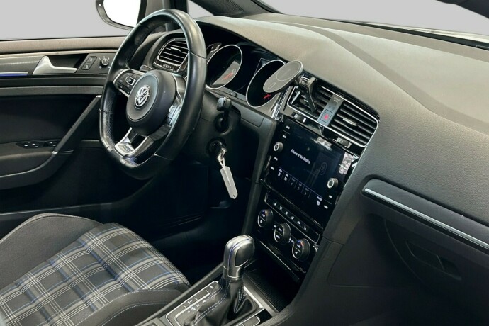 volkswagen-golf-elektrisitetbensin-2019-big-8