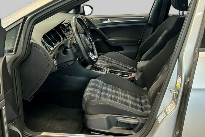 volkswagen-golf-elektrisitetbensin-2019-big-6