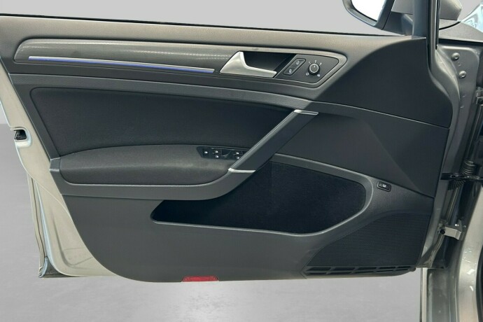 volkswagen-golf-elektrisitetbensin-2019-big-7