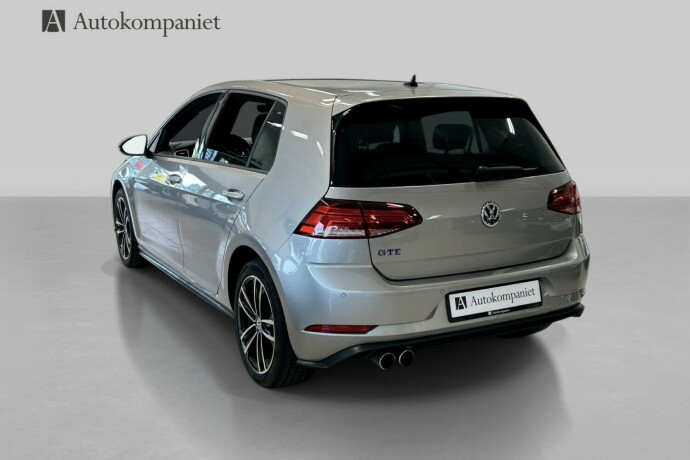 volkswagen-golf-elektrisitetbensin-2019-big-3