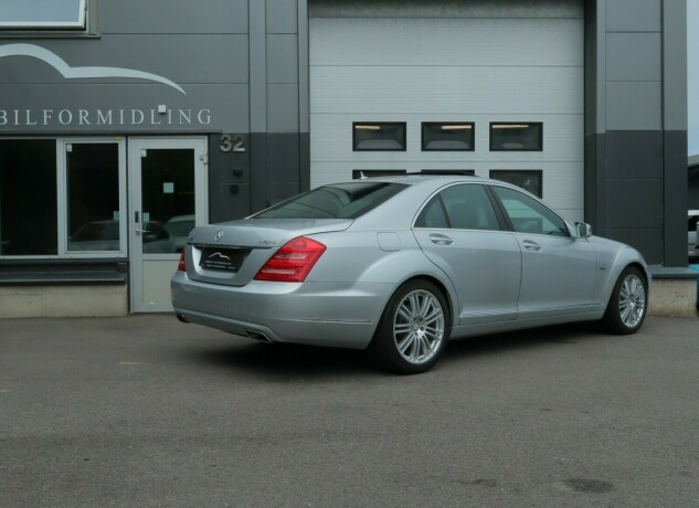 mercedes-benz-s-klasse-elektrisitetbensin-2010-big-1