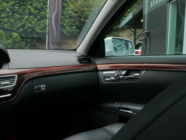mercedes-benz-s-klasse-elektrisitetbensin-2010-big-20