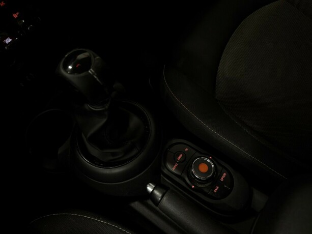 mini-cooper-bensin-2015-big-19