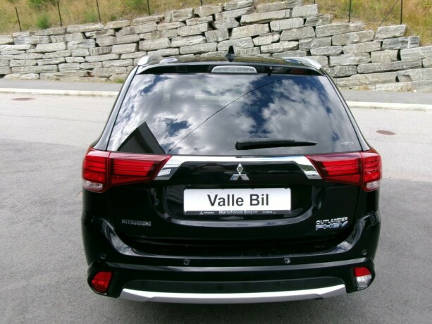 mitsubishi-outlander-elektrisitetbensin-2016-big-5