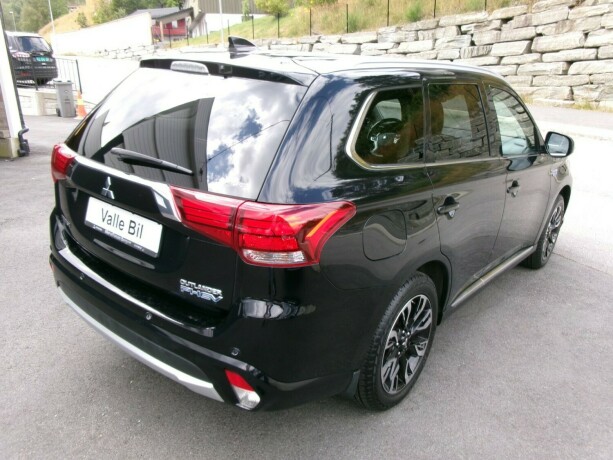 mitsubishi-outlander-elektrisitetbensin-2016-big-4