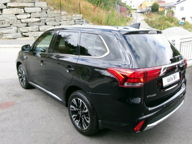 mitsubishi-outlander-elektrisitetbensin-2016-big-3