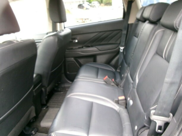 mitsubishi-outlander-elektrisitetbensin-2016-big-9
