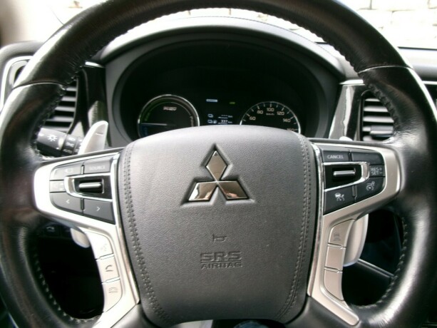mitsubishi-outlander-elektrisitetbensin-2016-big-18