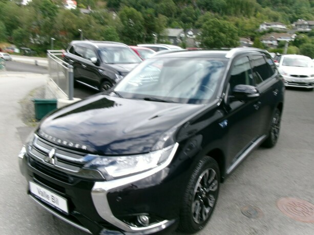 mitsubishi-outlander-elektrisitetbensin-2016-big-2
