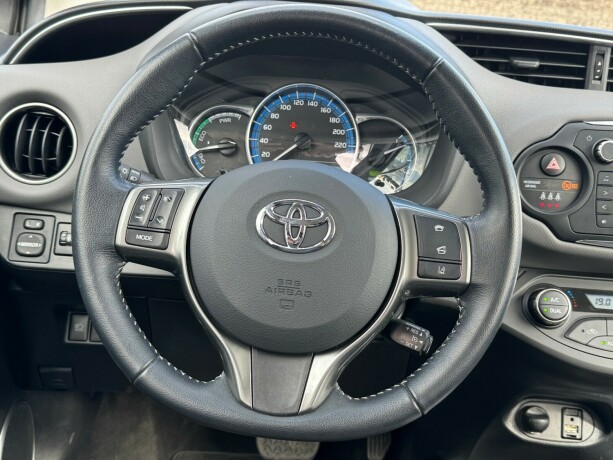 toyota-yaris-elektrisitetbensin-2017-big-12
