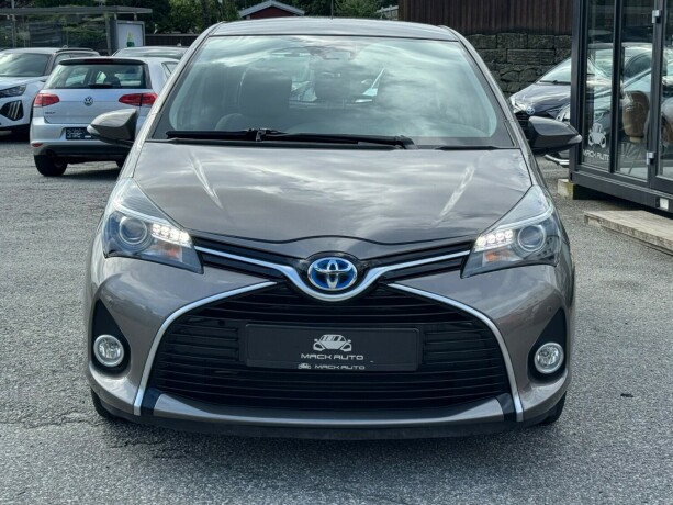 toyota-yaris-elektrisitetbensin-2017-big-1