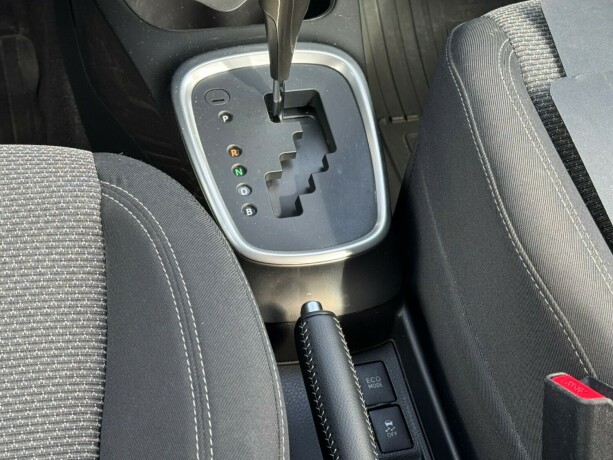 toyota-yaris-elektrisitetbensin-2017-big-10
