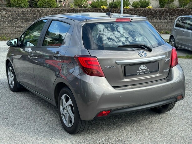 toyota-yaris-elektrisitetbensin-2017-big-3