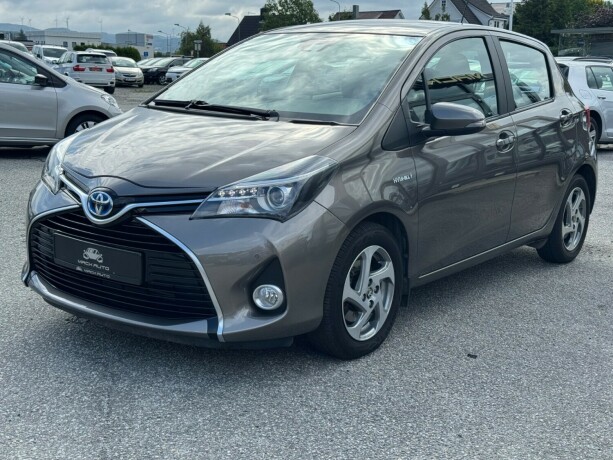 toyota-yaris-elektrisitetbensin-2017-big-2