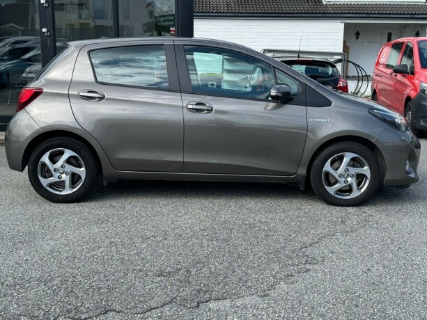 toyota-yaris-elektrisitetbensin-2017-big-5
