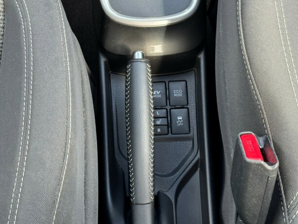 toyota-yaris-elektrisitetbensin-2017-big-11