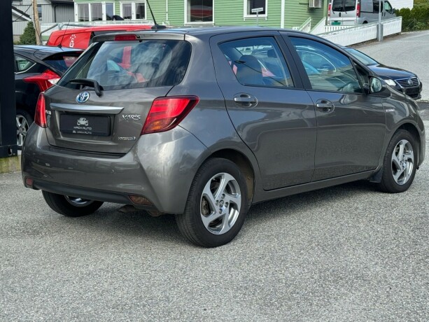 toyota-yaris-elektrisitetbensin-2017-big-4