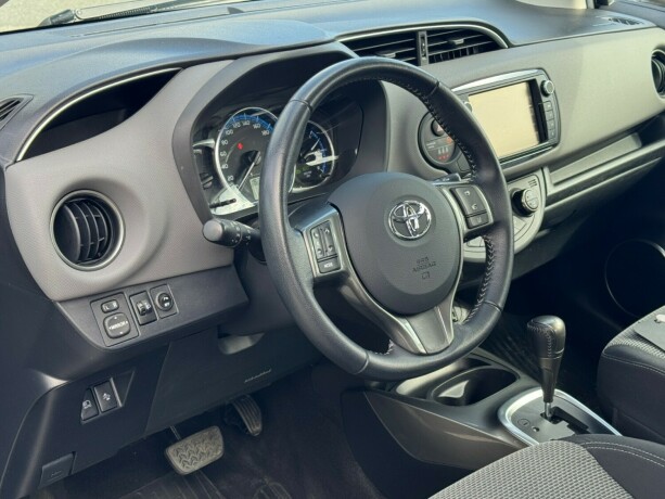 toyota-yaris-elektrisitetbensin-2017-big-6