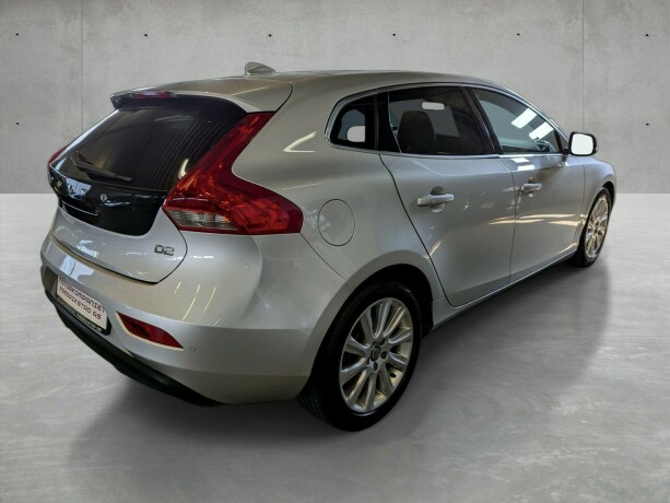 volvo-v40-diesel-2013-big-3