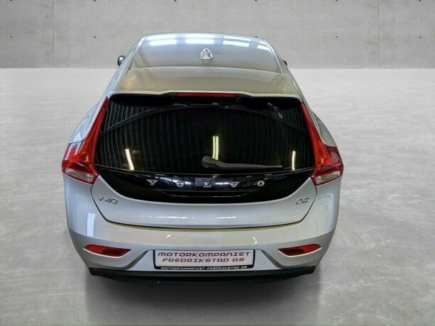 volvo-v40-diesel-2013-big-11