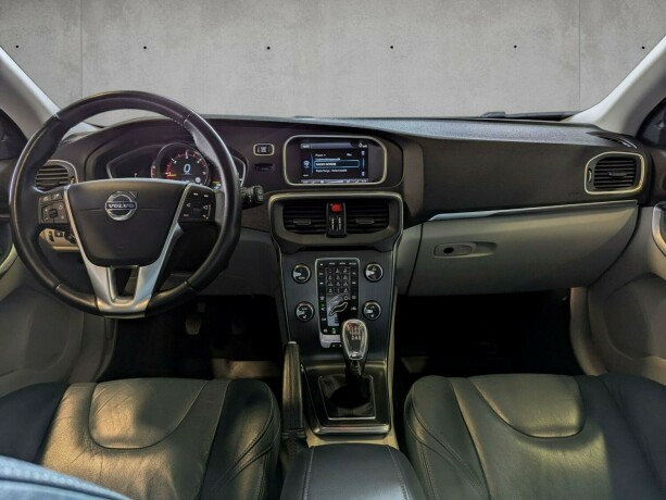 volvo-v40-diesel-2013-big-13