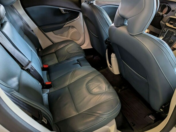 volvo-v40-diesel-2013-big-23