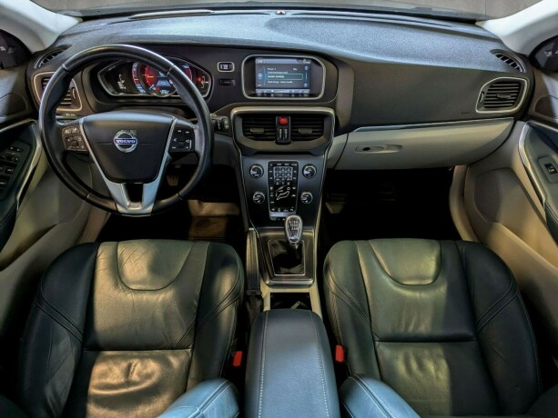 volvo-v40-diesel-2013-big-12