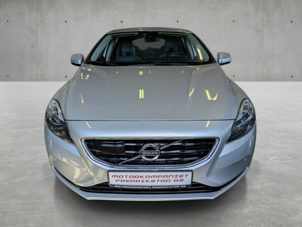 volvo-v40-diesel-2013-big-8