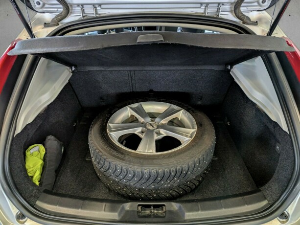 volvo-v40-diesel-2013-big-27