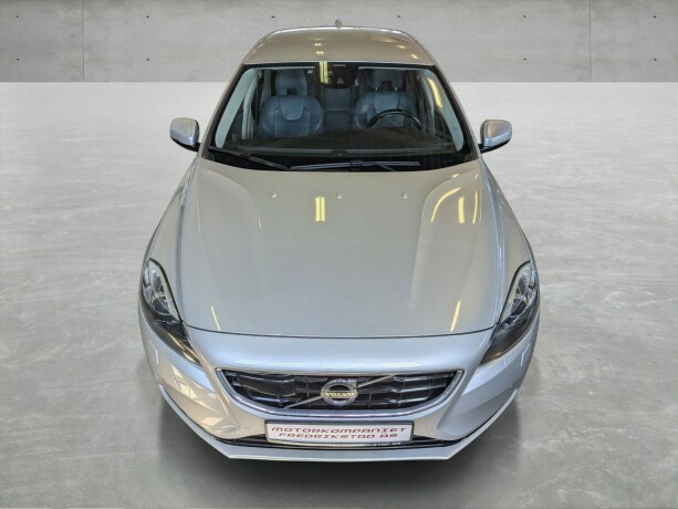 volvo-v40-diesel-2013-big-9