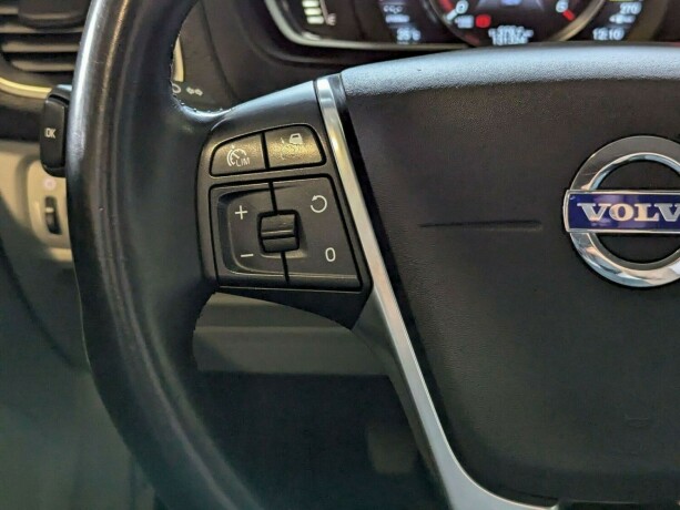 volvo-v40-diesel-2013-big-25