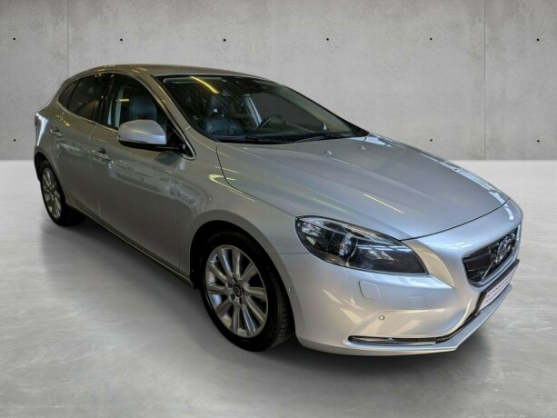 volvo-v40-diesel-2013-big-1