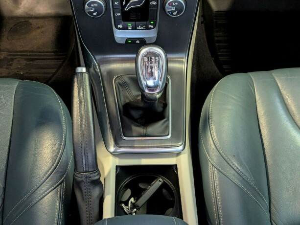 volvo-v40-diesel-2013-big-19