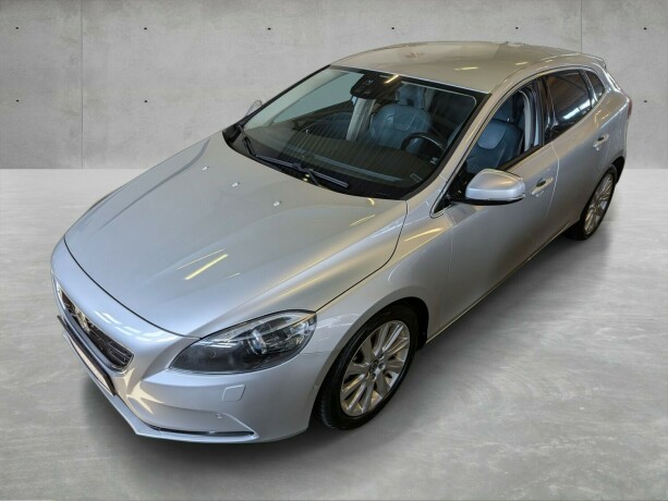 volvo-v40-diesel-2013-big-4