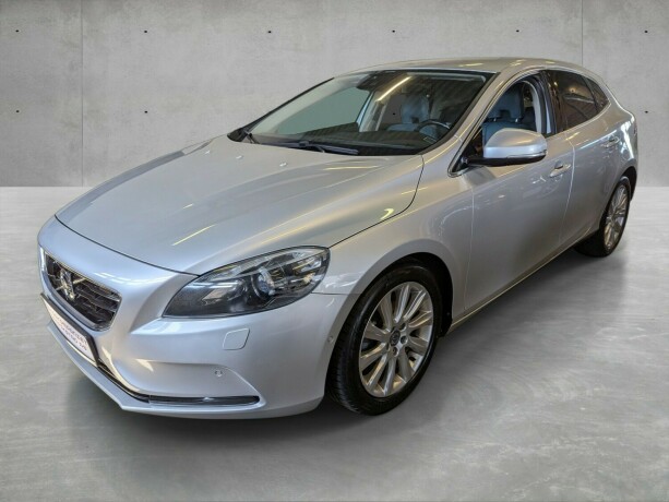 volvo-v40-diesel-2013-big-0