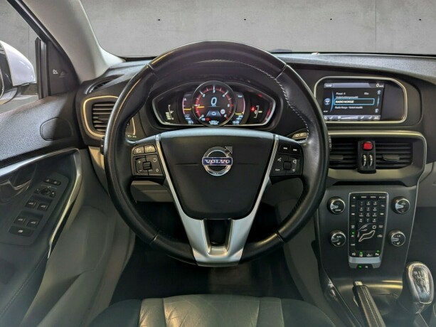 volvo-v40-diesel-2013-big-14