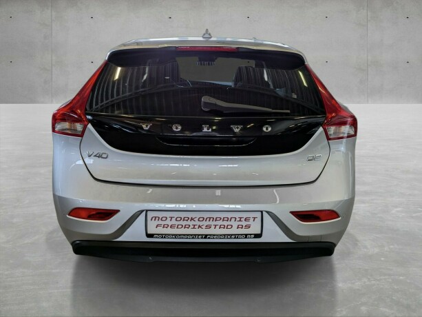 volvo-v40-diesel-2013-big-10